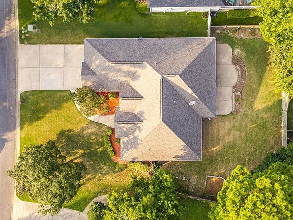 4th image of 104 Cannes Ct