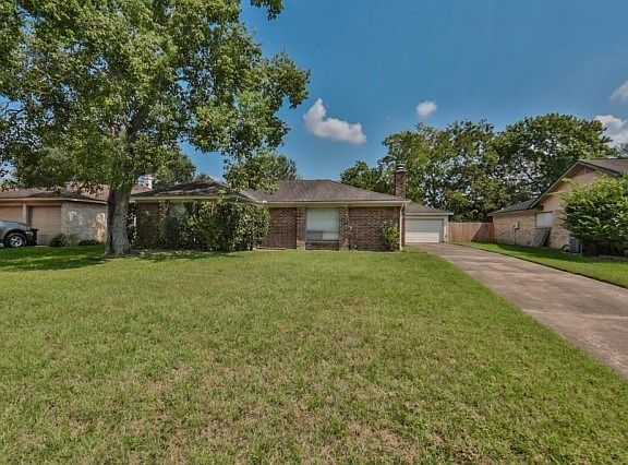 3rd image of 2218 Green Garden Ln