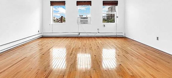 2nd image of 354 Bond St #3