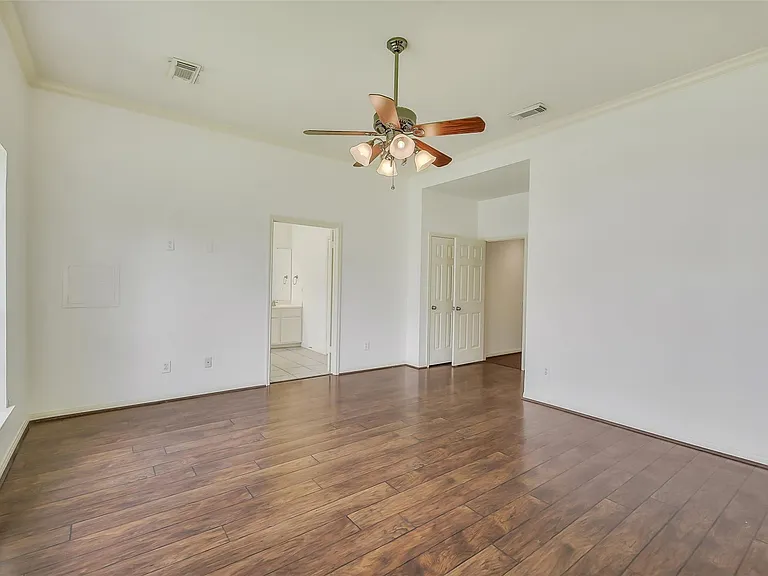11802 Chateau Trl — Photo 17