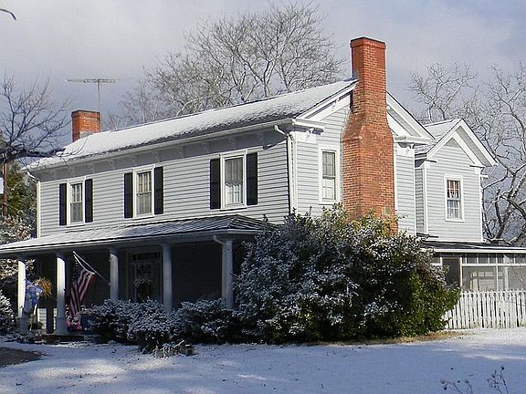 2nd image of 1631 Ashe Villa Ln