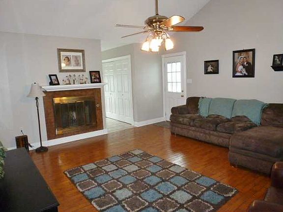 3rd image of 200 River Village Dr