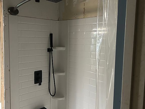 4th image of 140 Spencer Dr