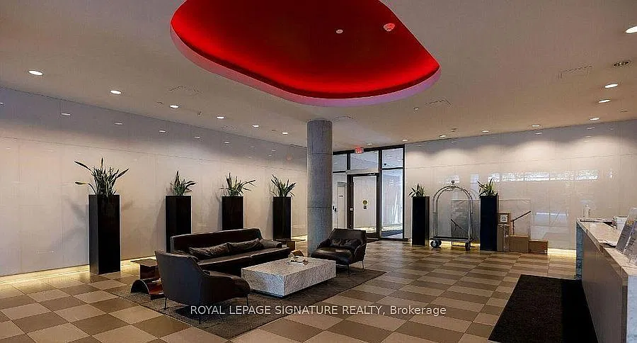 560 King (Fashion House) — Photo 4