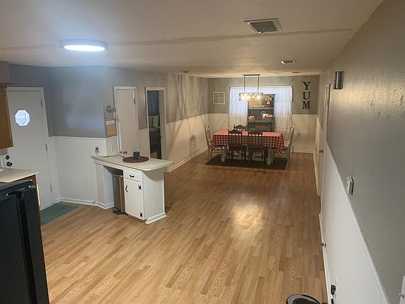 5th image of 136 Elgin Ave