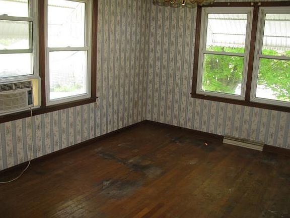 5th image of 213 Legion St