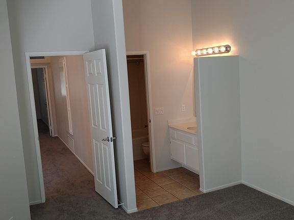 3rd image of 7 Windhaven Pl