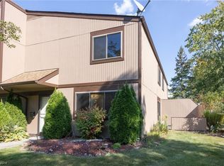 26678 Lake Of The Falls Blvd, Olmsted Falls, OH 44138