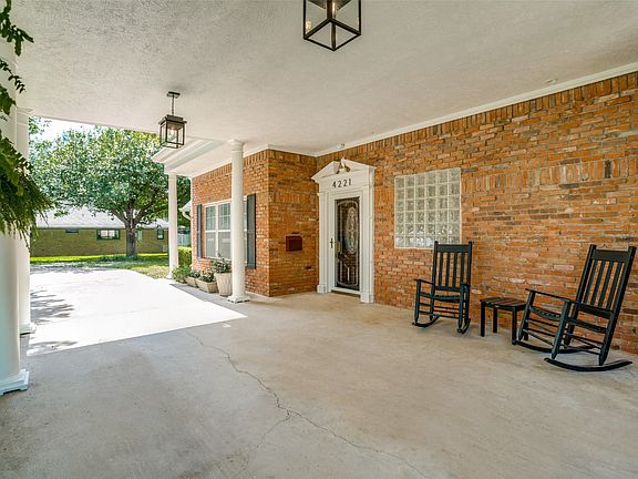 3rd image of 4221 Shady Hill Dr