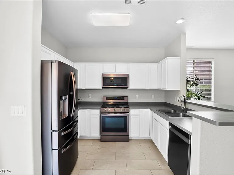 8824 Iron Hitch Ave — Photo 11