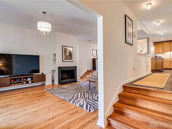 4th image of 2362 Dana Ave