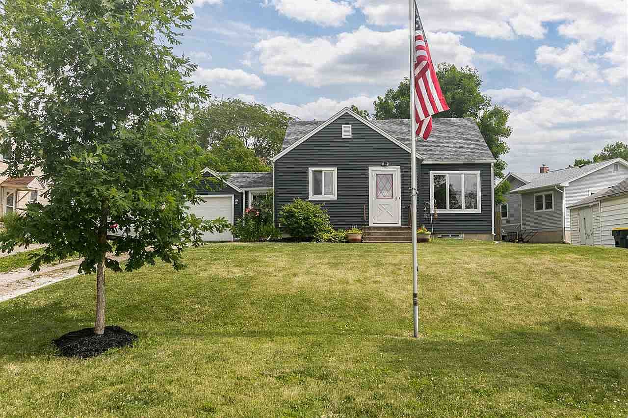 1854 Friendship St, Iowa City, IA 52245 Zillow