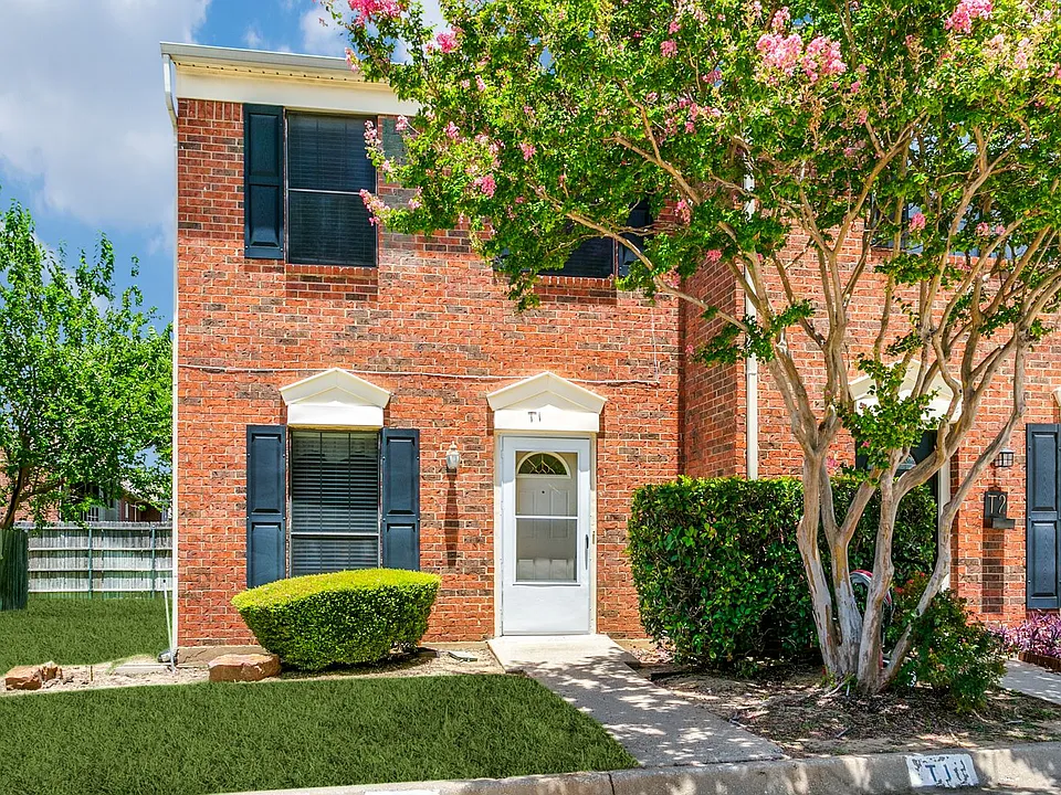 238 Samuel Blvd #1T