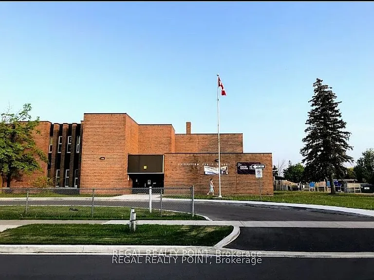 6 Harrington Cres — Photo 12