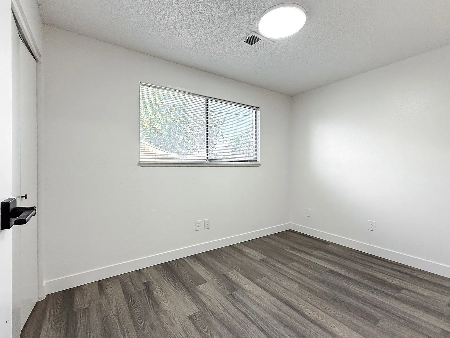 Avalon Court Apartments — Photo 3