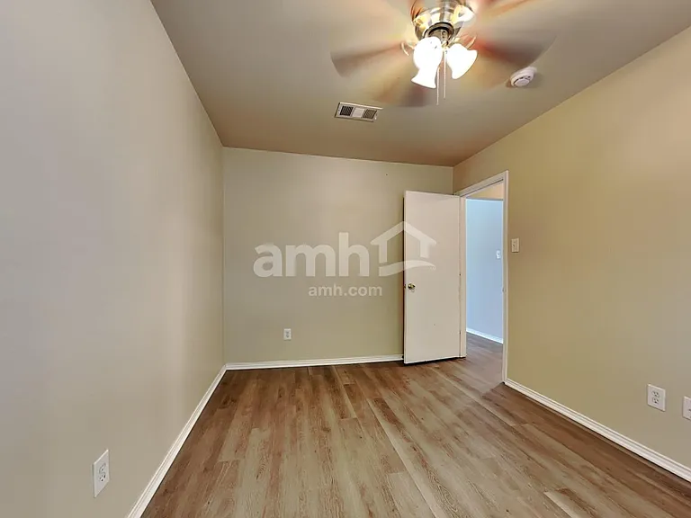 1624 Kelly Ln — Photo 12