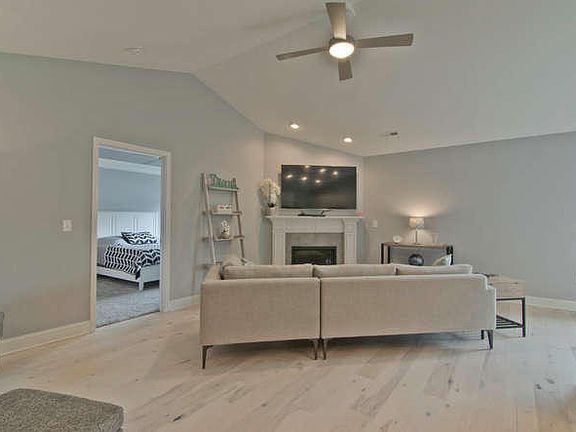 4th image of 5111 Sandy Knoll Way