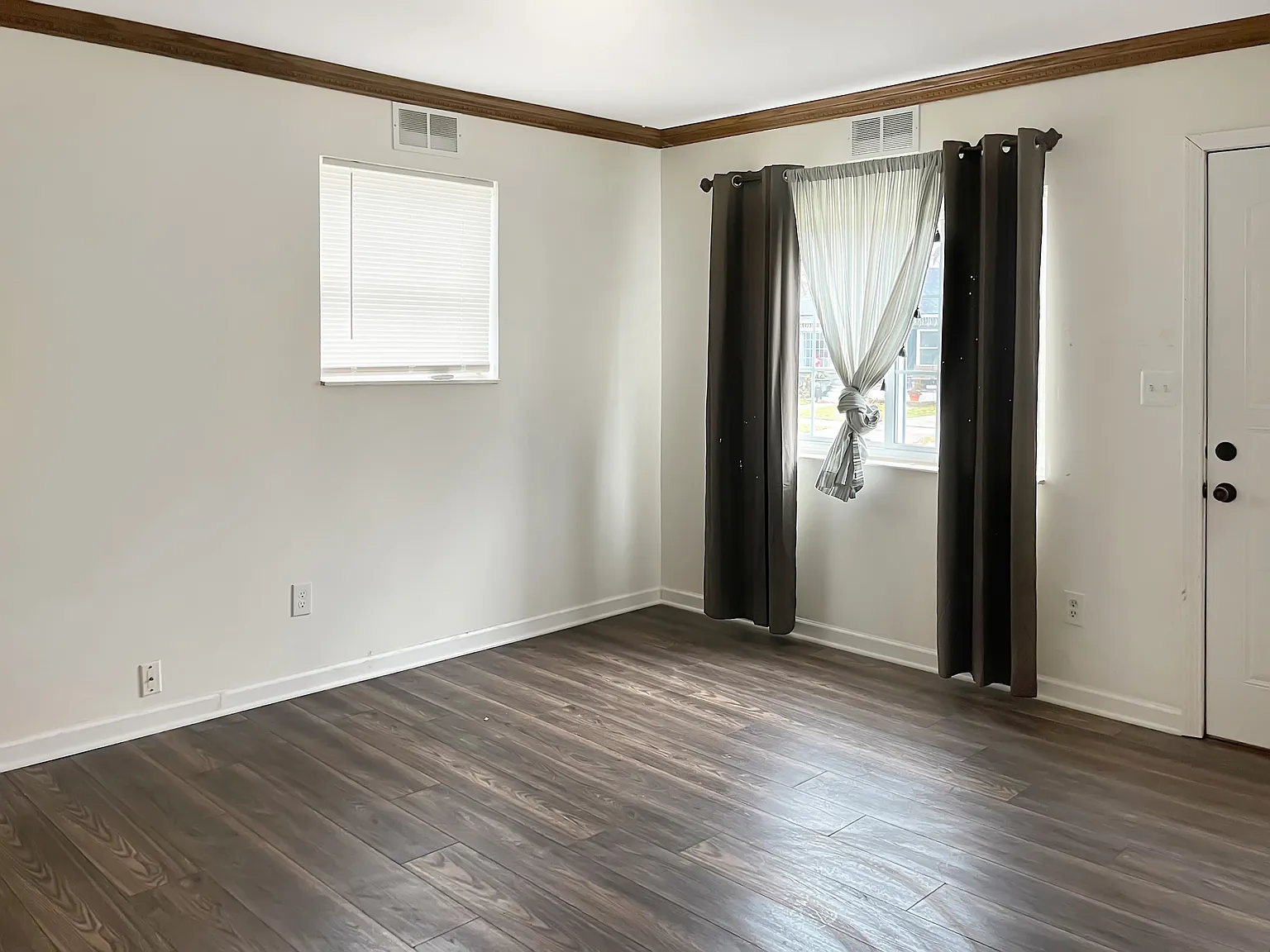 2 bed, 701 sqft, $1,200 — Photo 2