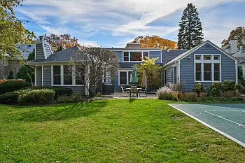 811 Roslyn Ter — Photo 2