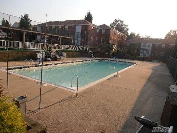 4th image of 6825 Cloverdale Ln