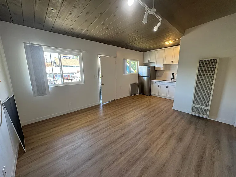 6447 N Figueroa St #H — Photo 12