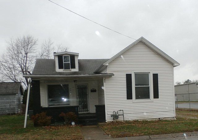 1st image of 828 Moreland St