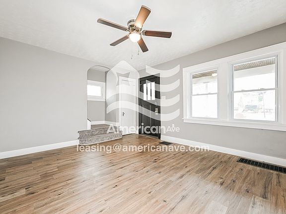 569458_004_living_room_14387189.jpg