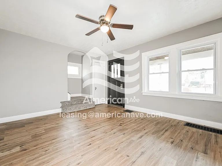 569458_004_living_room_14387189.jpg