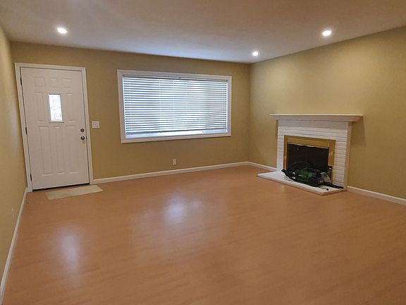 2nd image of 726 Madrone Ave