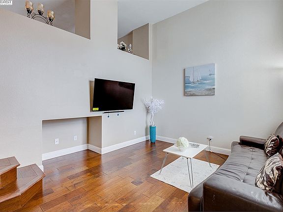 4th image of 4573 Mangrove Dr