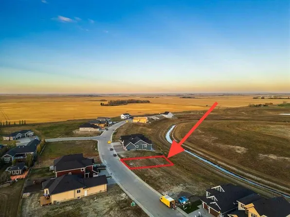 315 Muirfield Cres, Wheatland County, AB T0J 1Y1