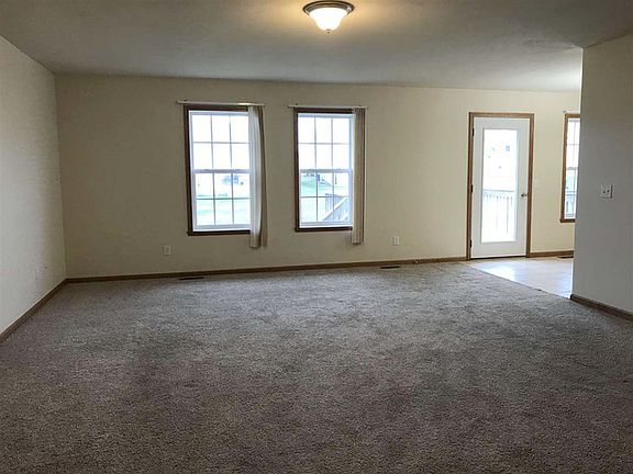 3rd image of 3052 Warwickshire Dr