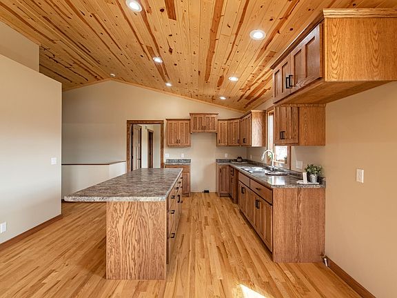 3rd image of 205 Pheasant Run