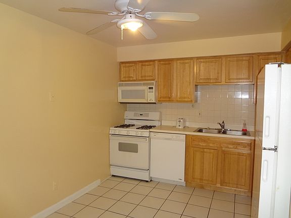 3rd image of 31 Washington Blvd APT 213