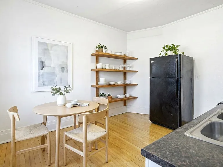 604 Holly — Photo 14
