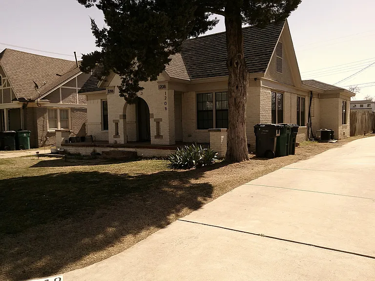 1208 NW 46th St — Photo 1