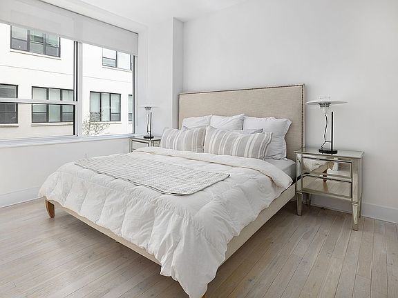 5th image of 416 W 52nd St #Townhouse 213