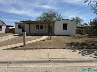911 S 4th St, Artesia, NM 88210
