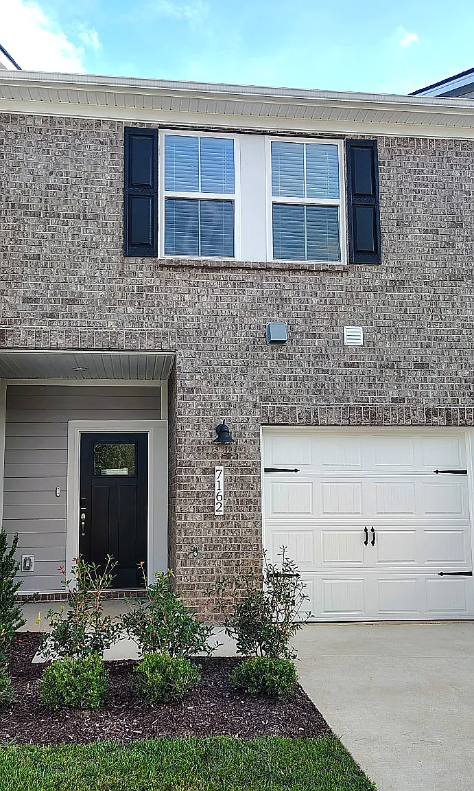 3 bed, 1646 sqft, $2,300 — Photo 1
