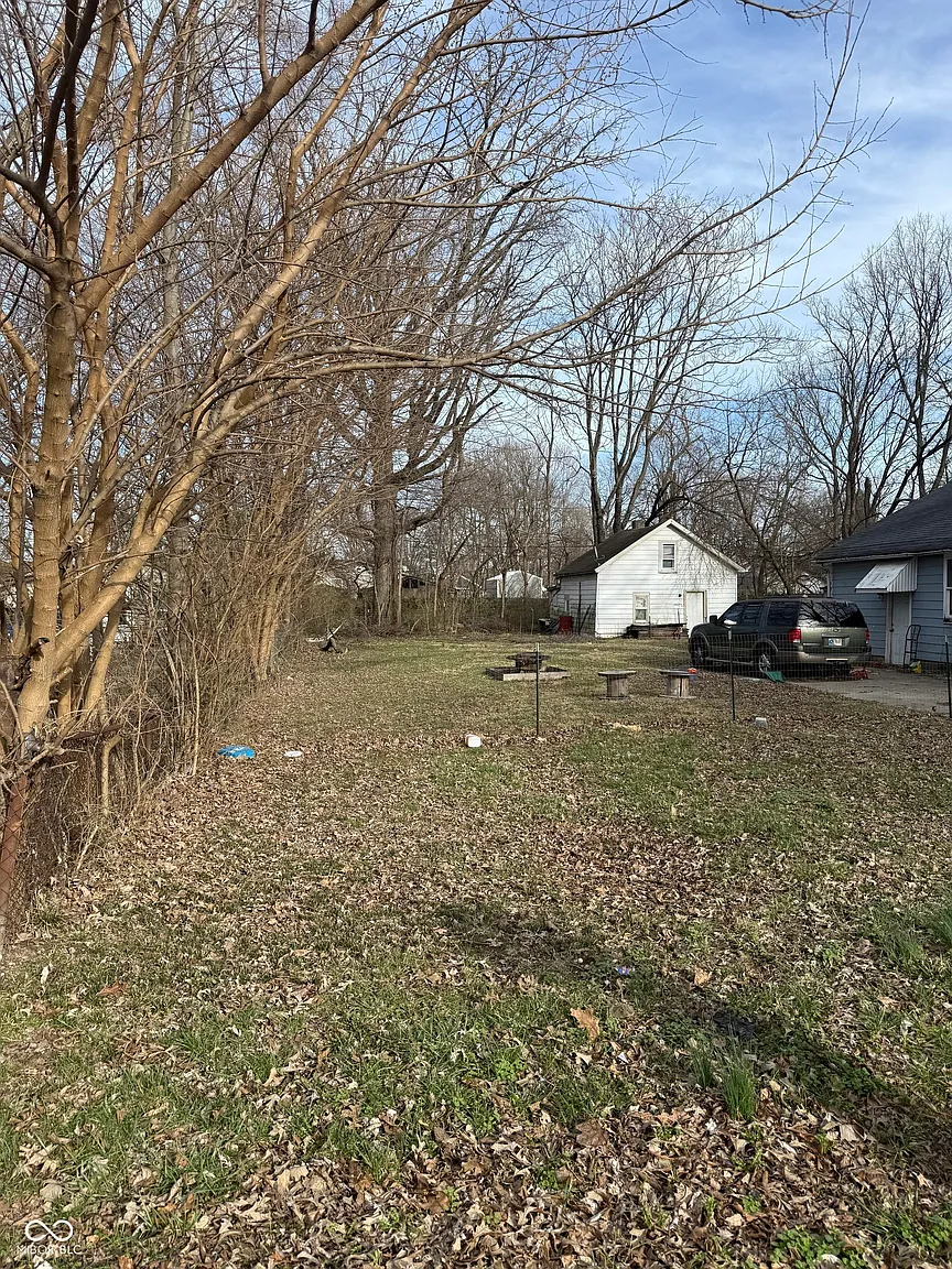 3051 S Lyons Ave photo 1