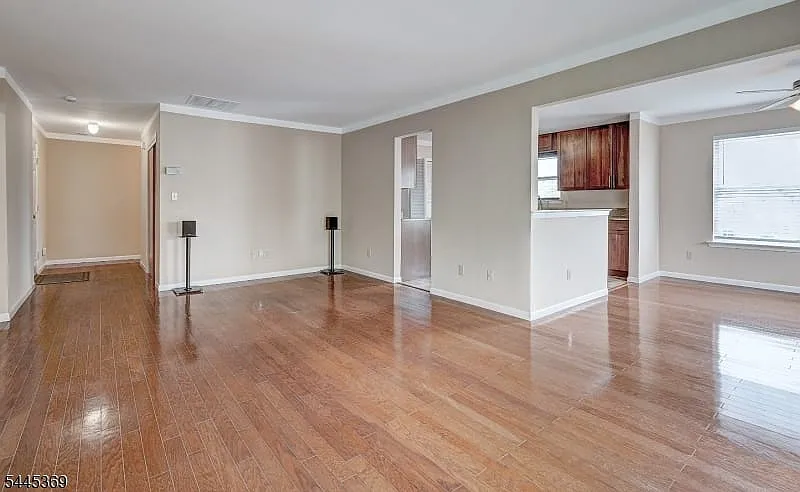 3 bed, 2.0 bath, 1457 sqft, $3,200 — Photo 2