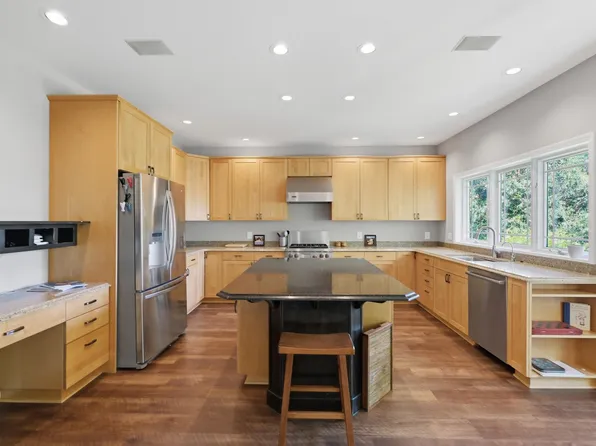 907 Cambridge Dr, Janesville, WI 53548