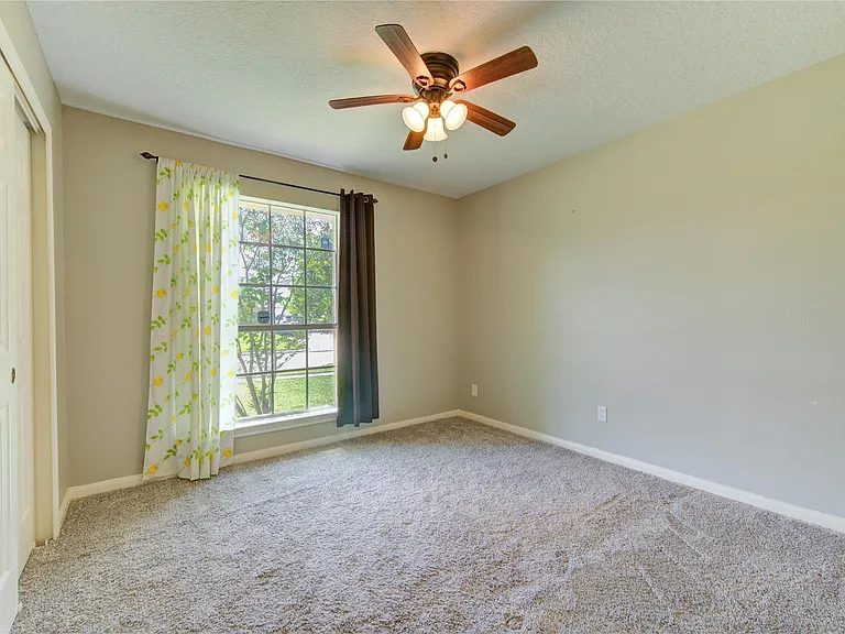 7302 Greenwood Point Dr — Photo 24