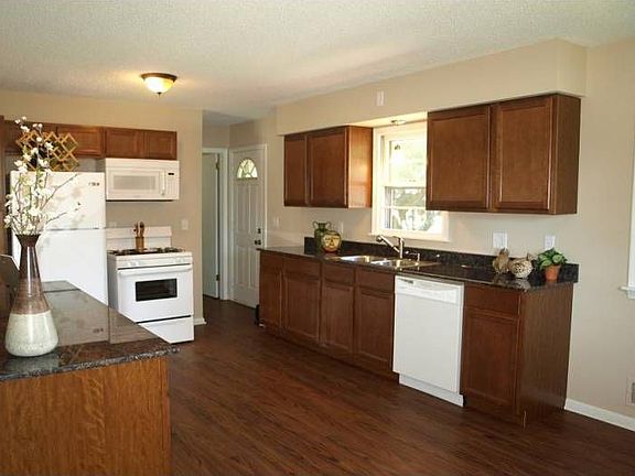 New cabinets & granite