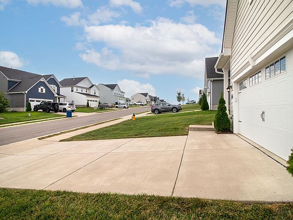 3rd image of 806 Mill Tree Ct