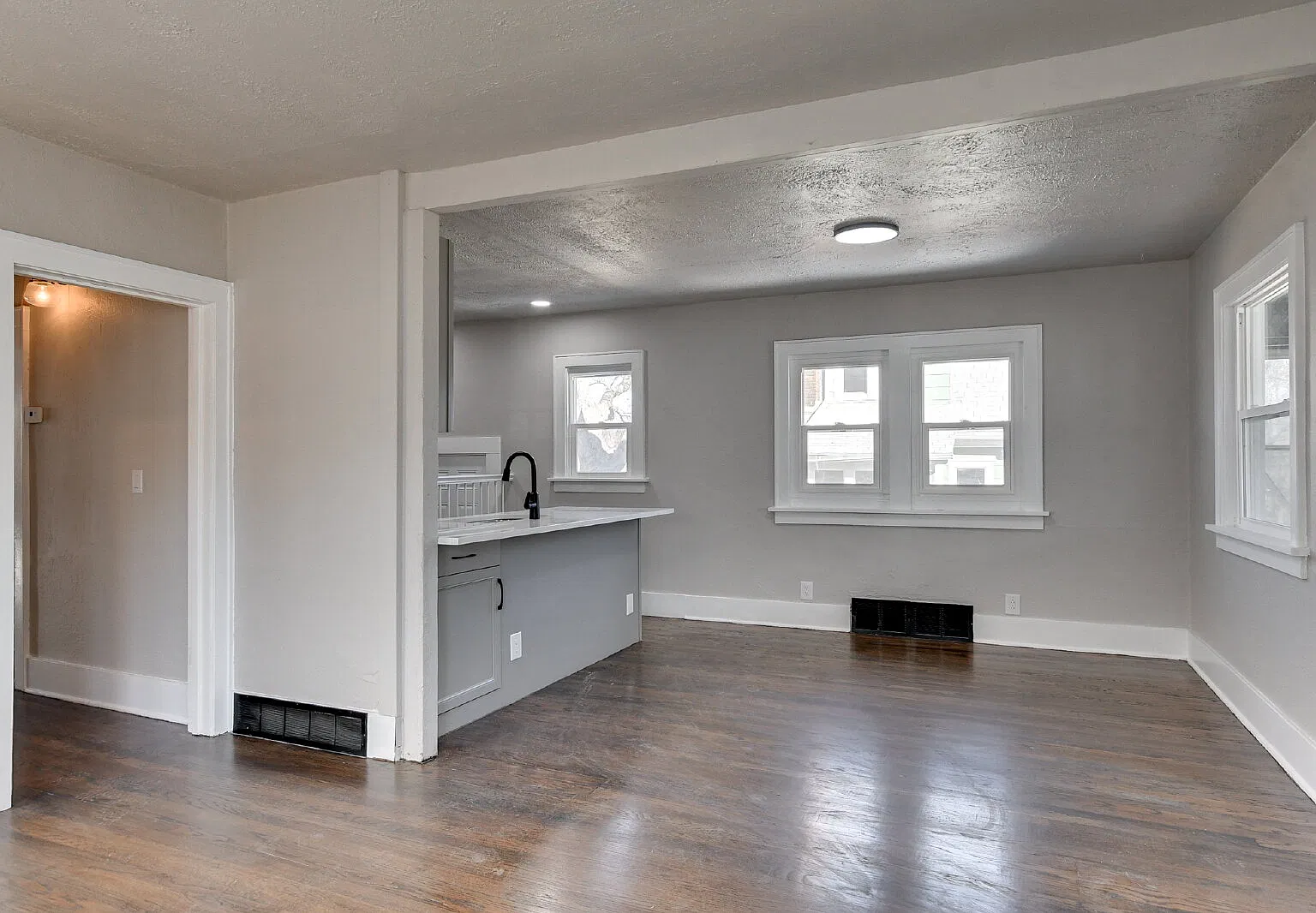 3 bed, 2.0 bath, 1000 sqft, $1,600 — Photo 4