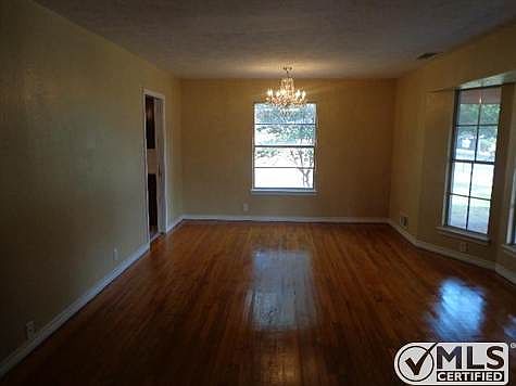5th image of 3005 S Glenbrook Dr