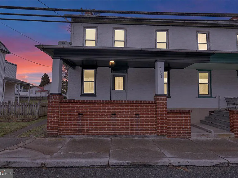 2102 Main St — Photo 2