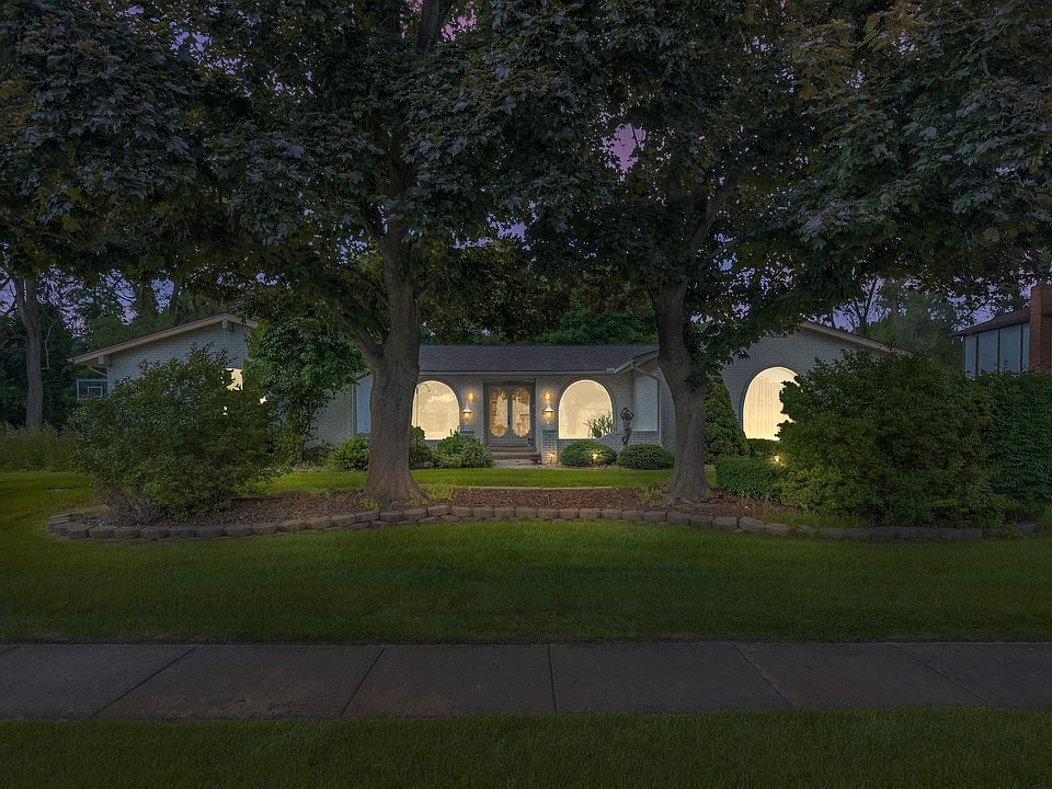 1st image of 54860 Arrowhead Dr