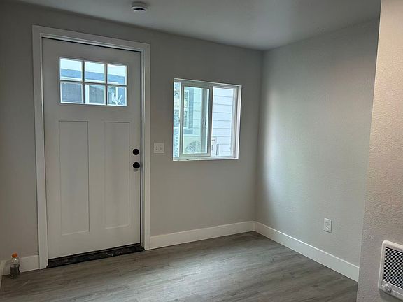 4th image of 3530 Sunset Dr W #C